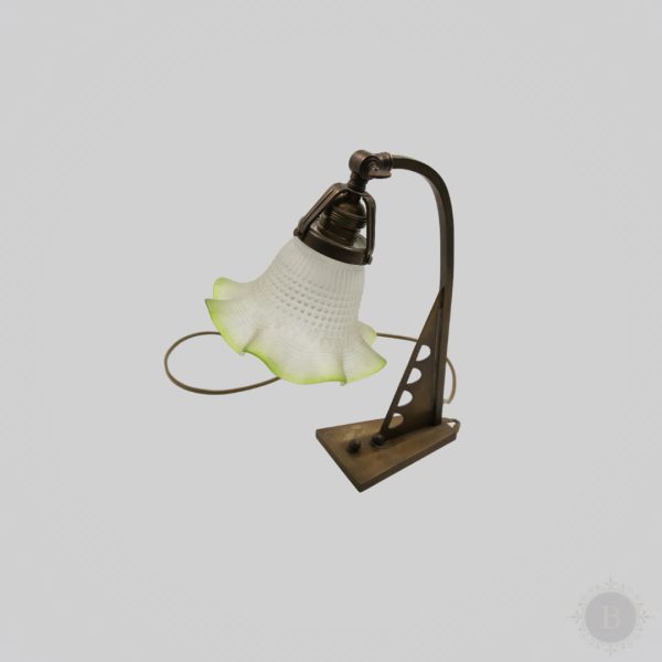 Lampa sa zelenim staklom – Mesing i staklo, 1940. godina